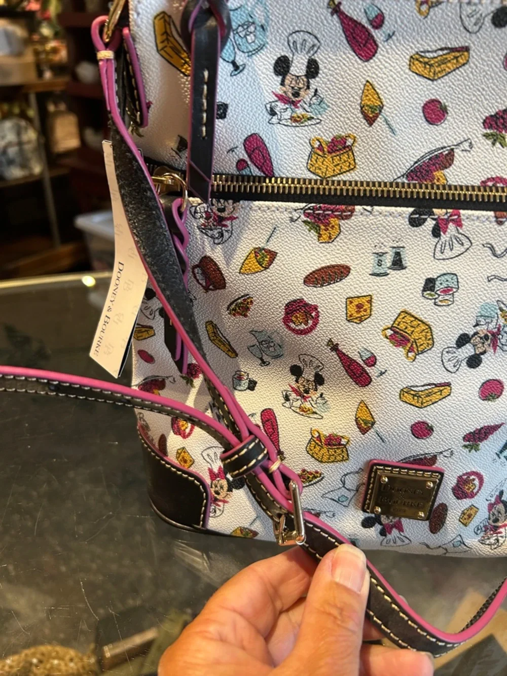 Dooney & Bourke Epcot Food and Wine Festical Crossbody Bag NWT - Picture 4 of 8